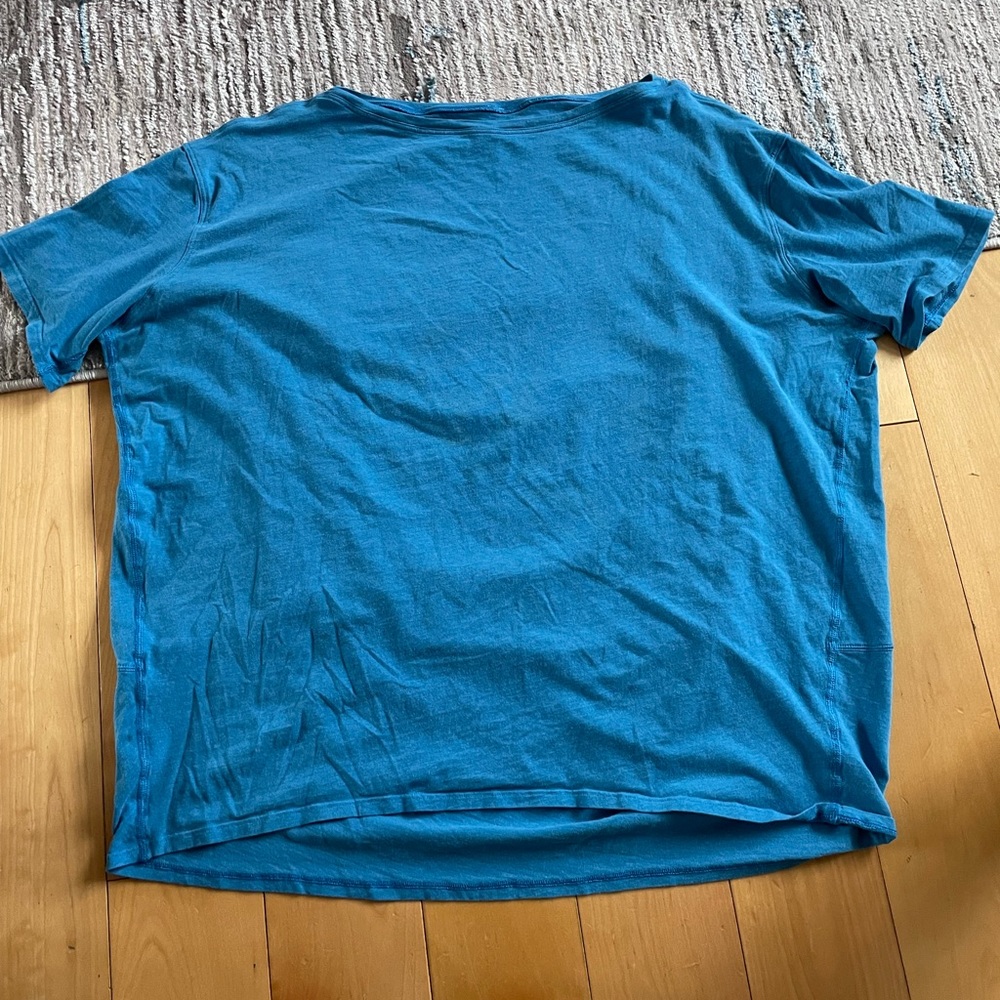 Lululemon Size 8 Boatneck Short Sleeve Tee EUC